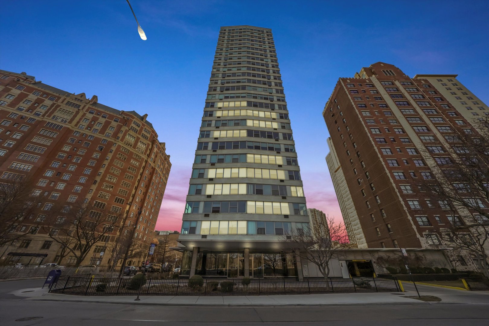 3900 N Lake Shore Drive Unit: 16D