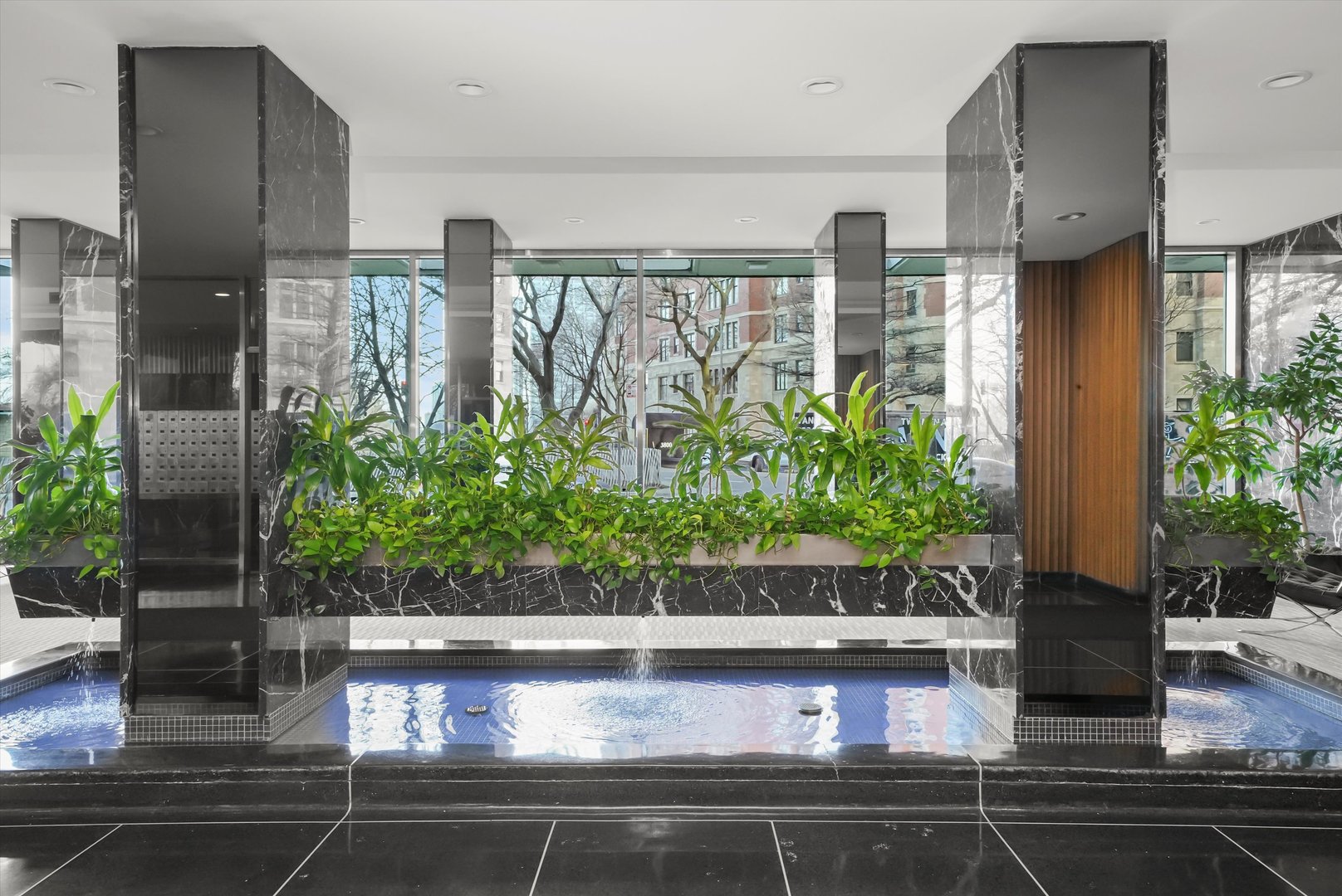 3900 N Lake Shore Drive Unit: 16D