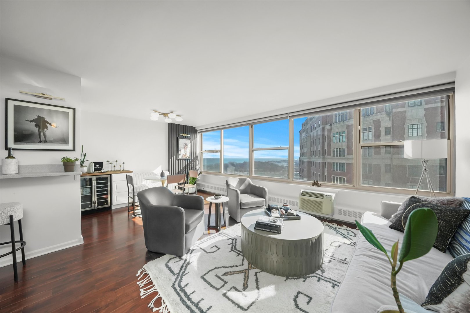 3900 N Lake Shore Drive Unit: 16D