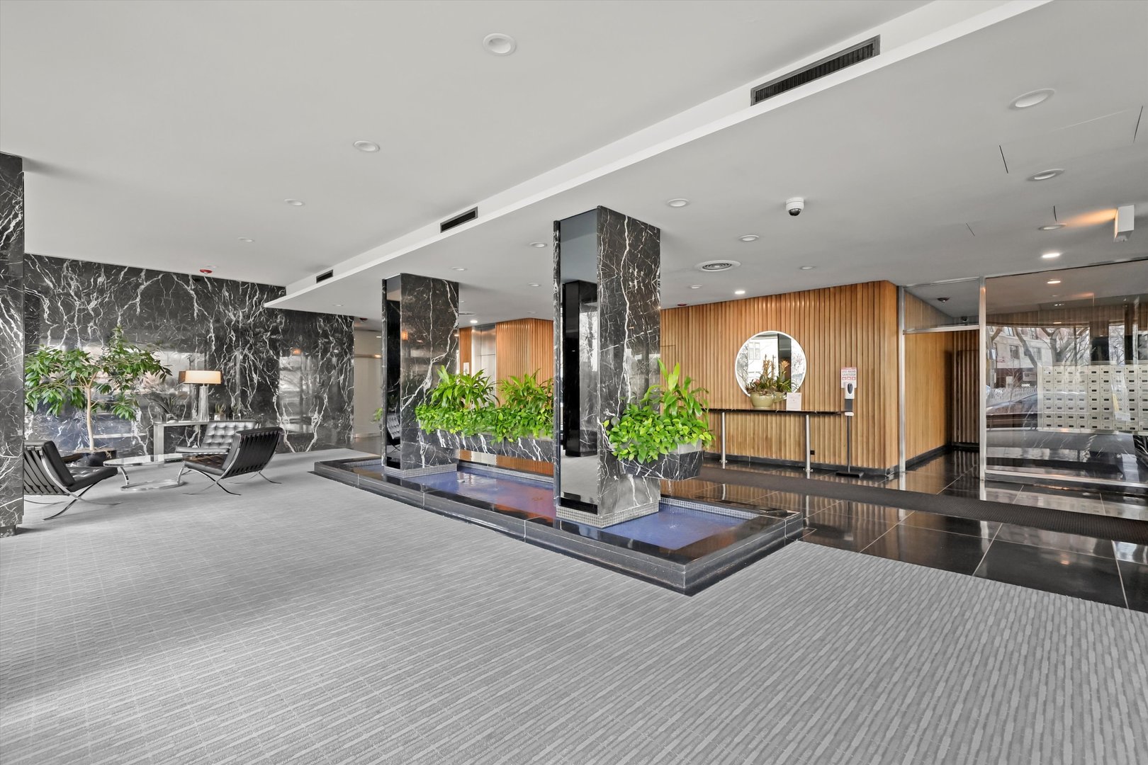 3900 N Lake Shore Drive Unit: 16D