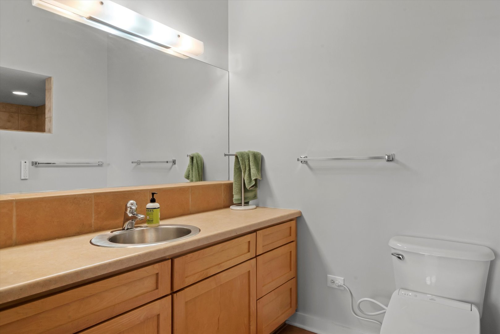 1601 S HALSTED Street Unit: 201