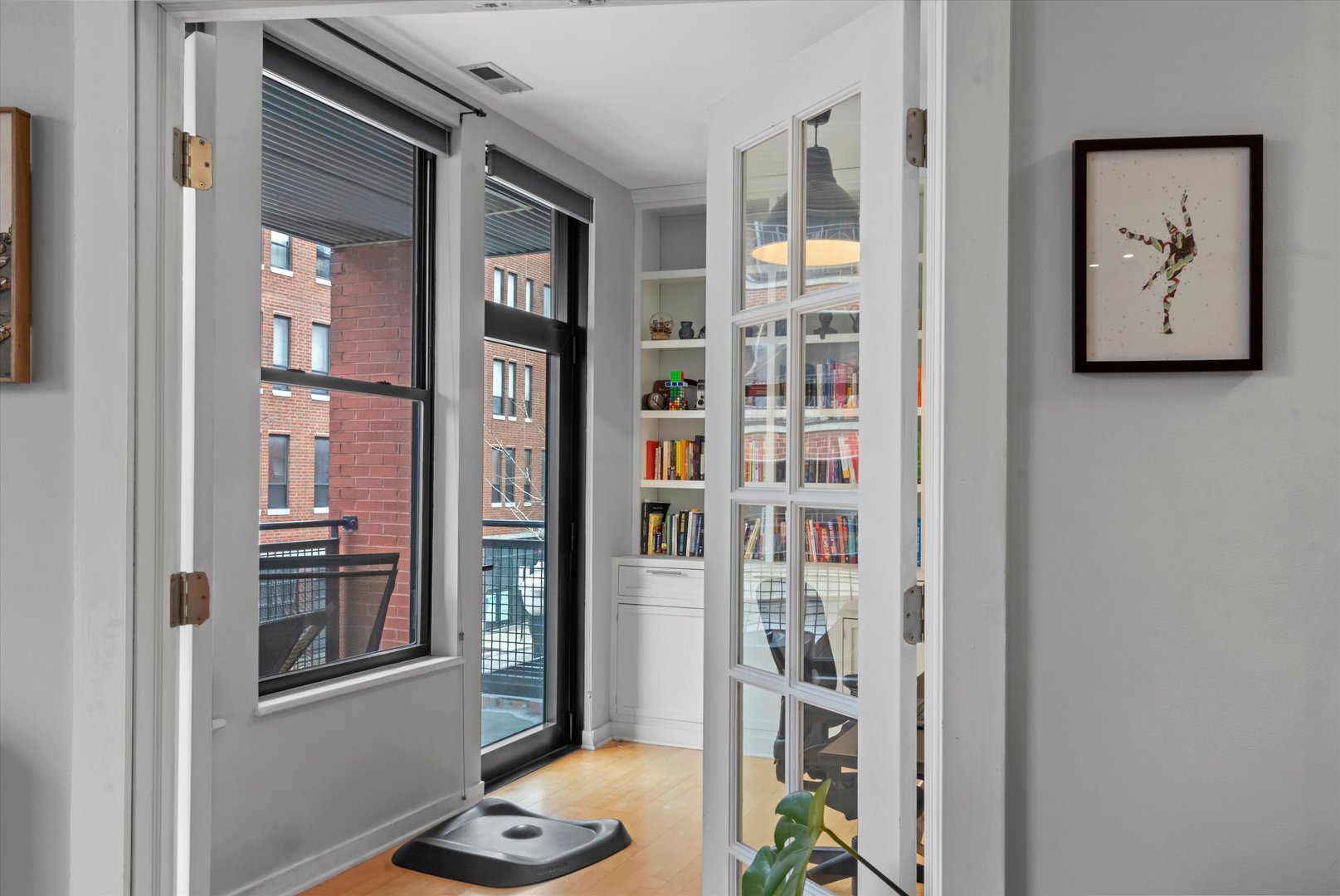 1601 S HALSTED Street Unit: 201