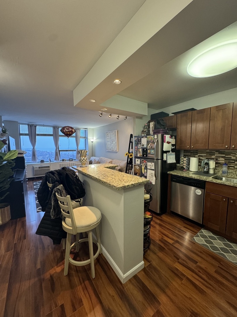 1460 N Sandburg Terrace Unit: 2504
