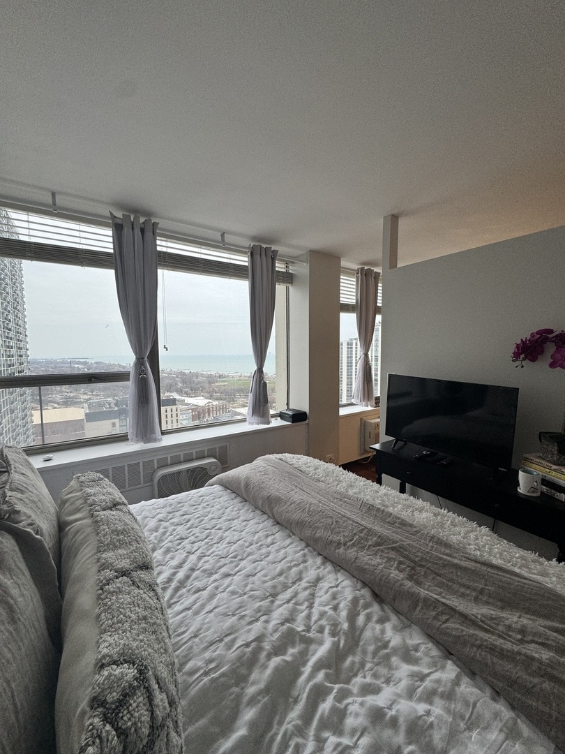 1460 N Sandburg Terrace Unit: 2504