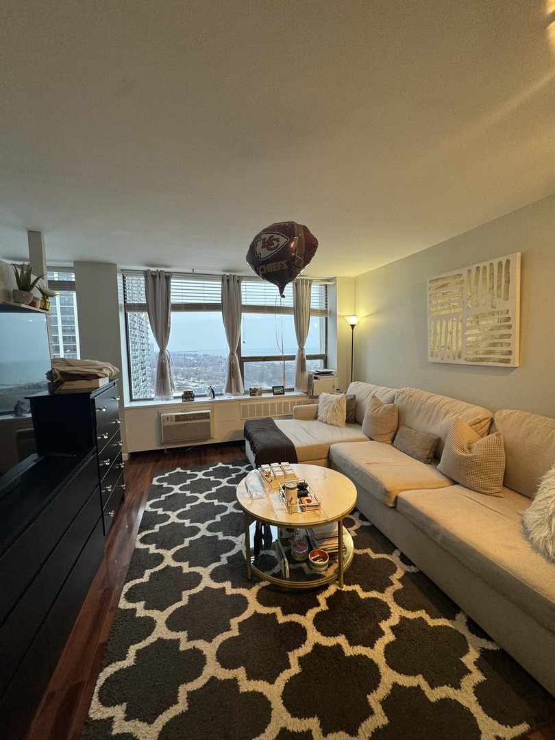 1460 N Sandburg Terrace Unit: 2504