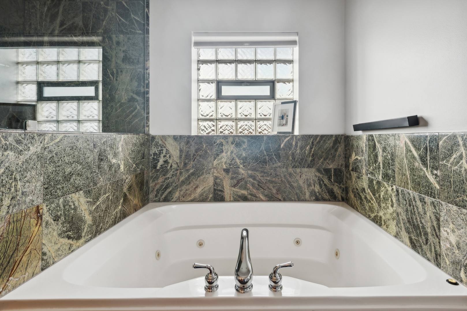 2946 N SHEFFIELD Avenue Unit: 4S