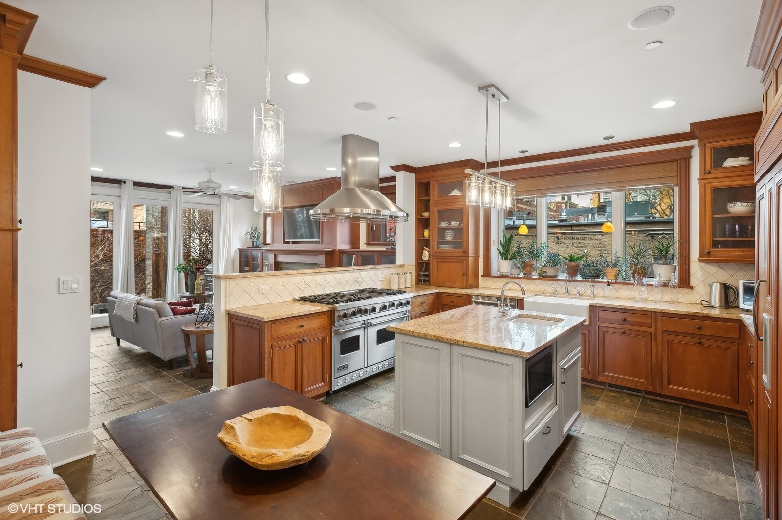 510 W Arlington Place