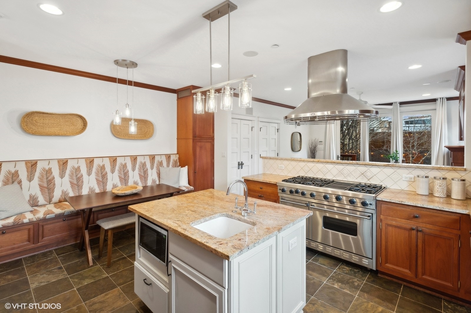 510 W Arlington Place