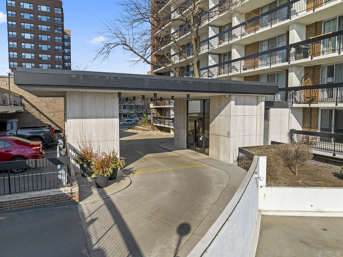 5901 N Sheridan Road Unit: 13B