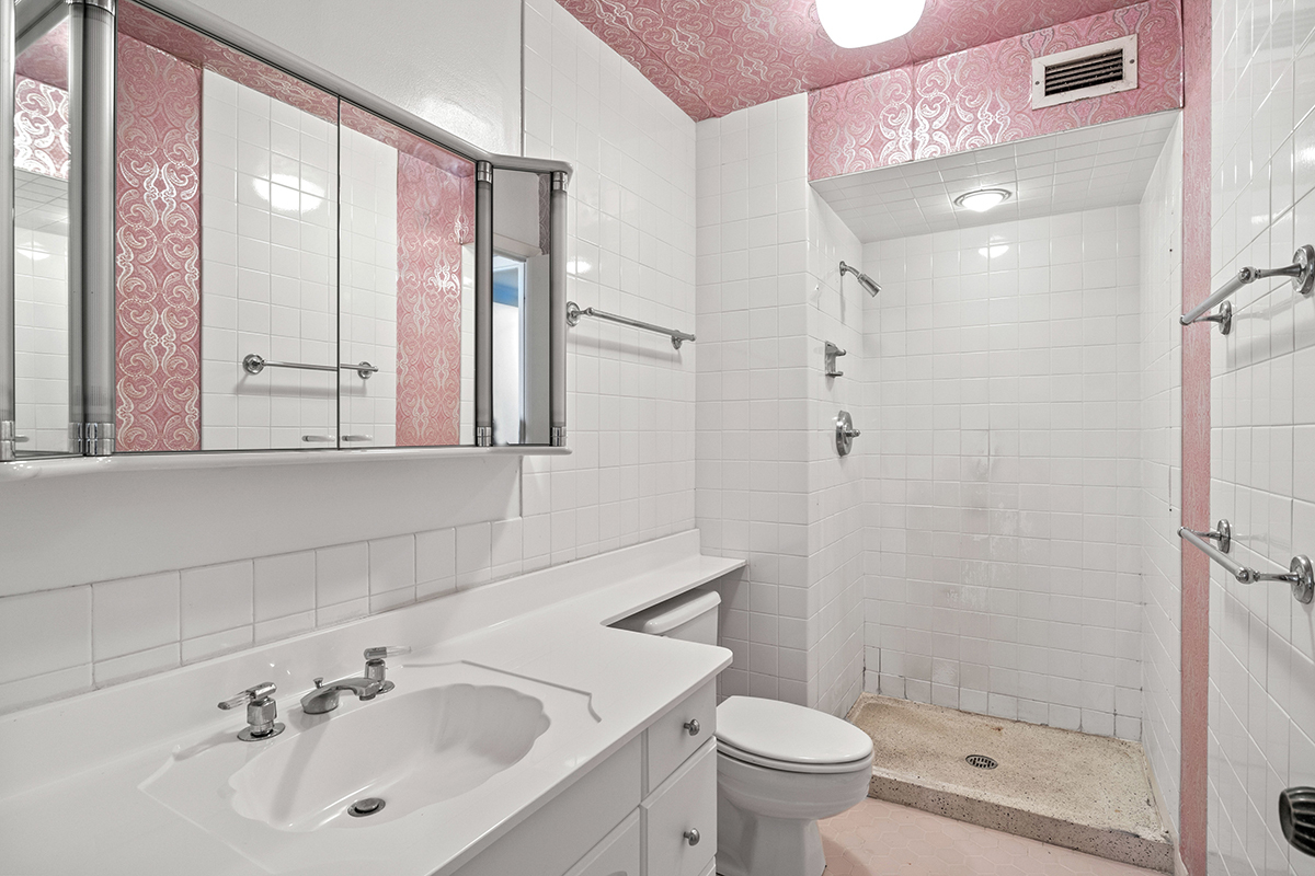 5901 N Sheridan Road Unit: 13B