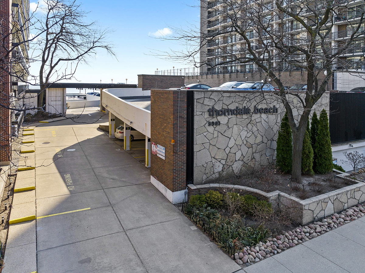 5901 N Sheridan Road Unit: 13B