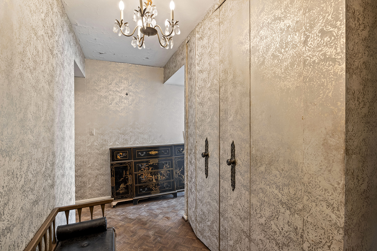 5901 N Sheridan Road Unit: 13B