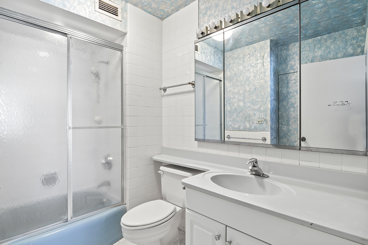 5901 N Sheridan Road Unit: 13B