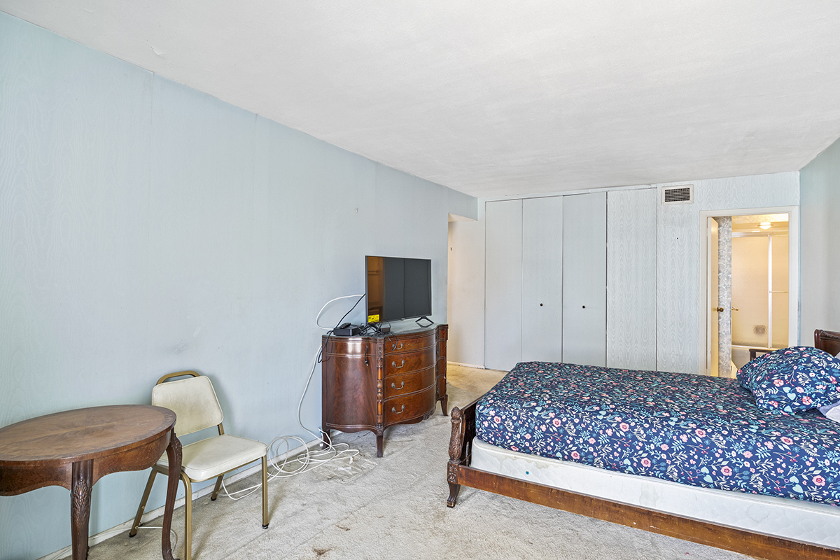 5901 N Sheridan Road Unit: 13B