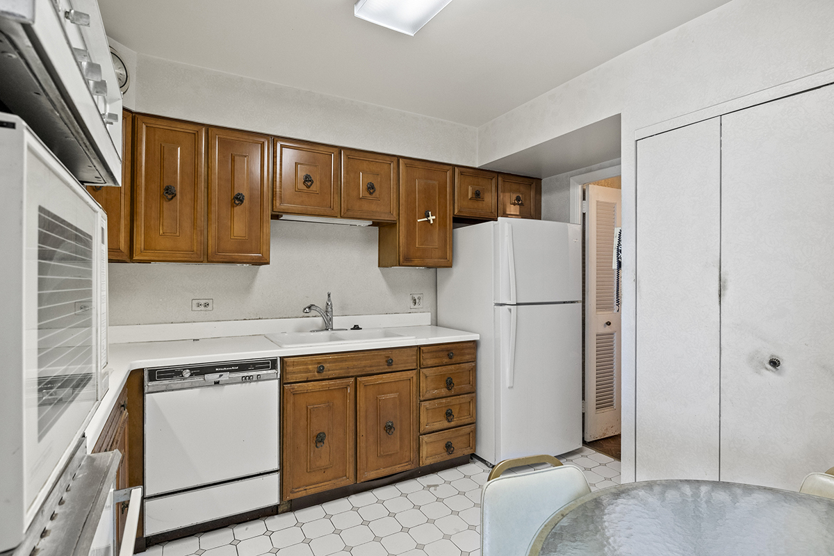 5901 N Sheridan Road Unit: 13B