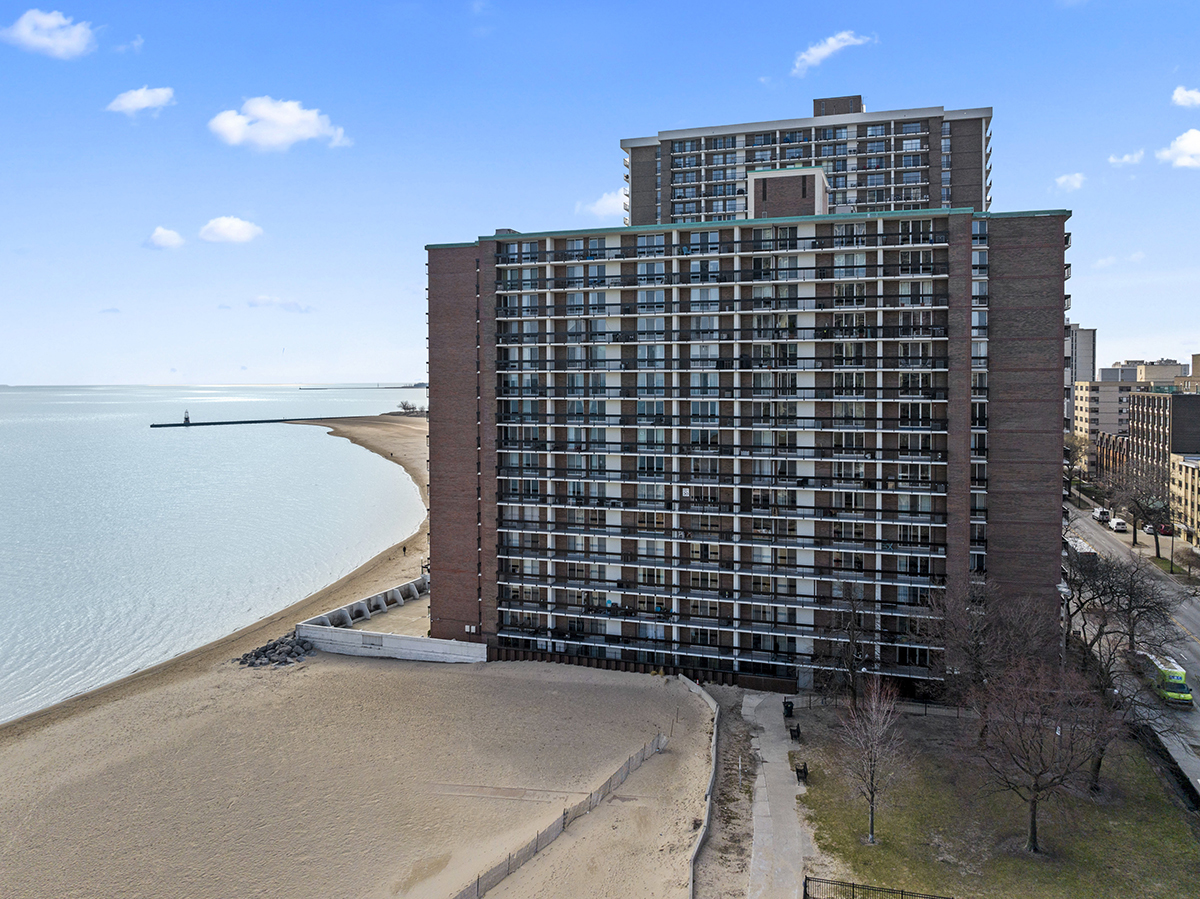 5901 N Sheridan Road Unit: 13B