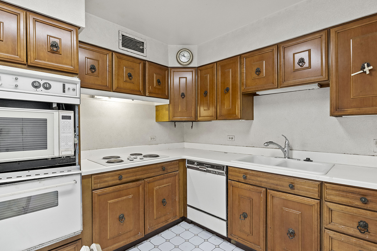 5901 N Sheridan Road Unit: 13B