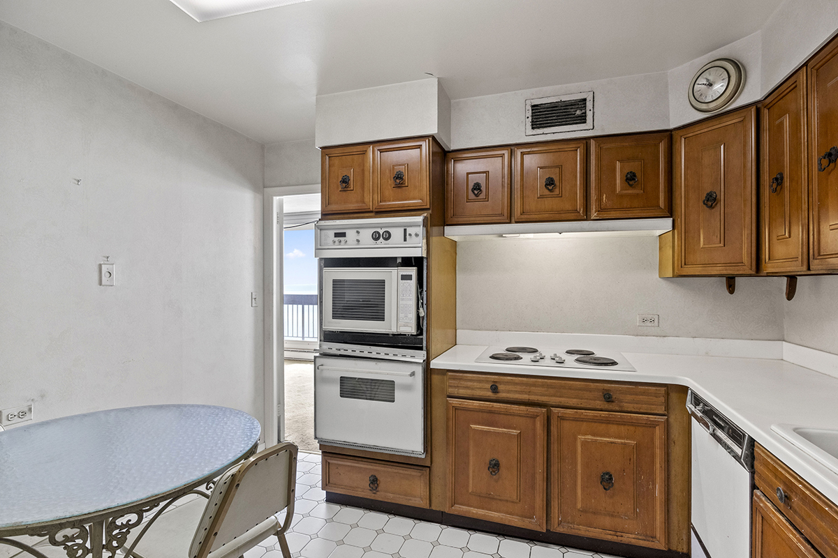 5901 N Sheridan Road Unit: 13B