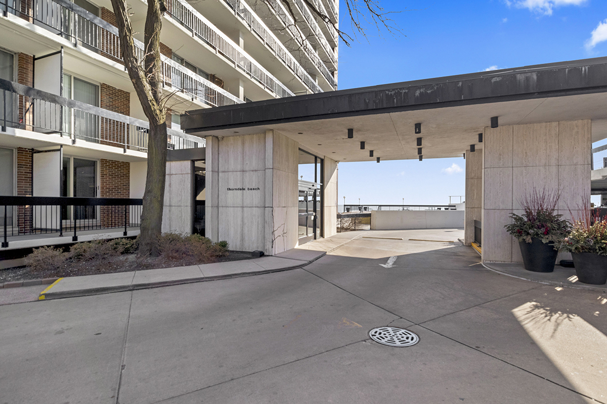 5901 N Sheridan Road Unit: 13B