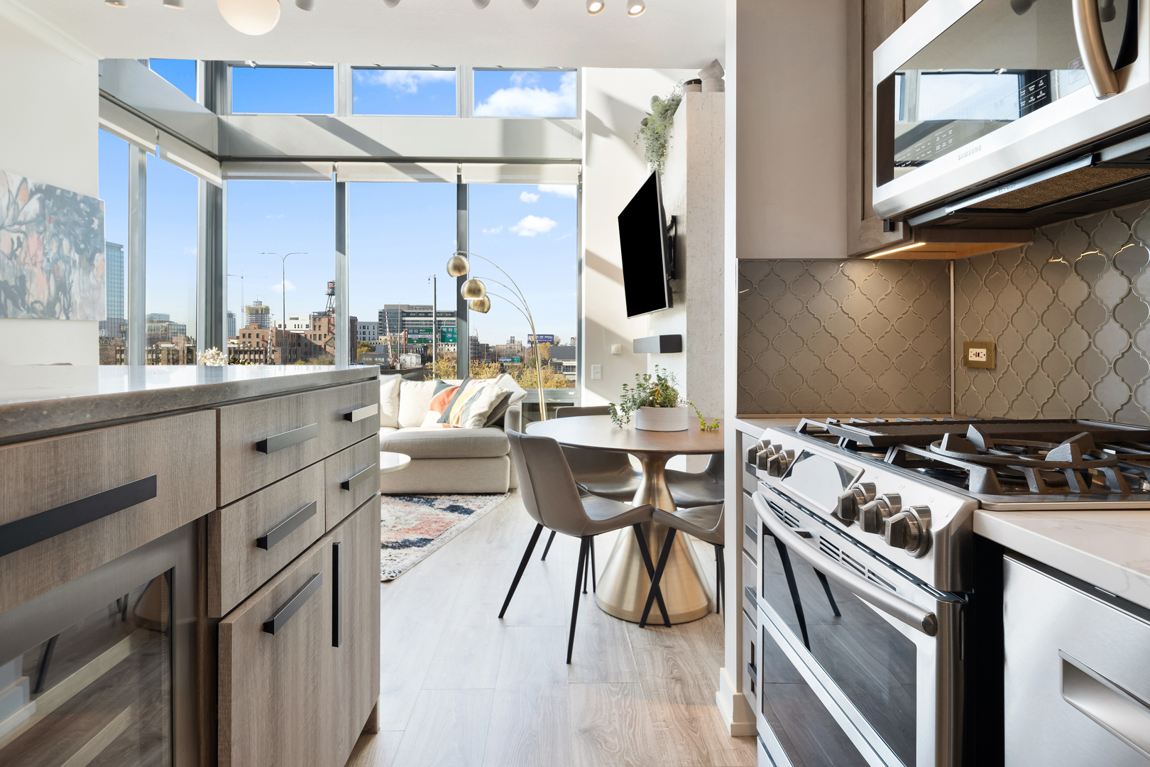 600 N Kingsbury Street Unit: 502