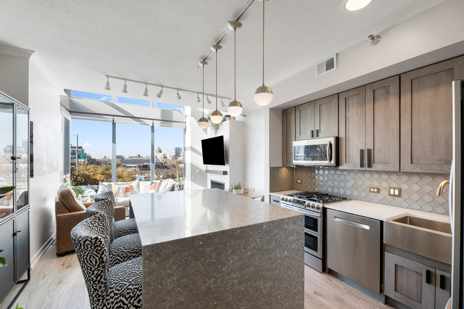 600 N Kingsbury Street Unit: 502