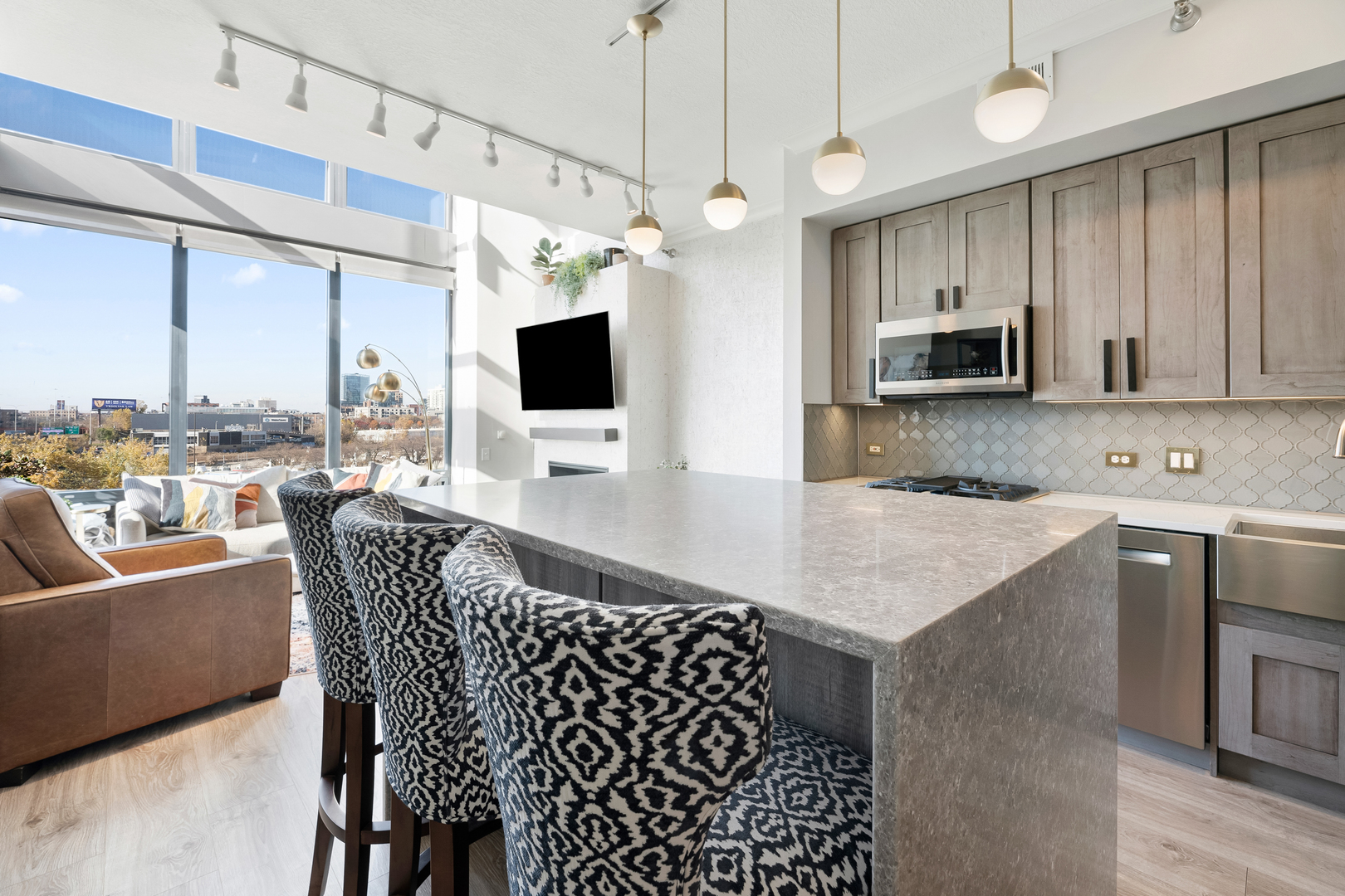 600 N Kingsbury Street Unit: 502