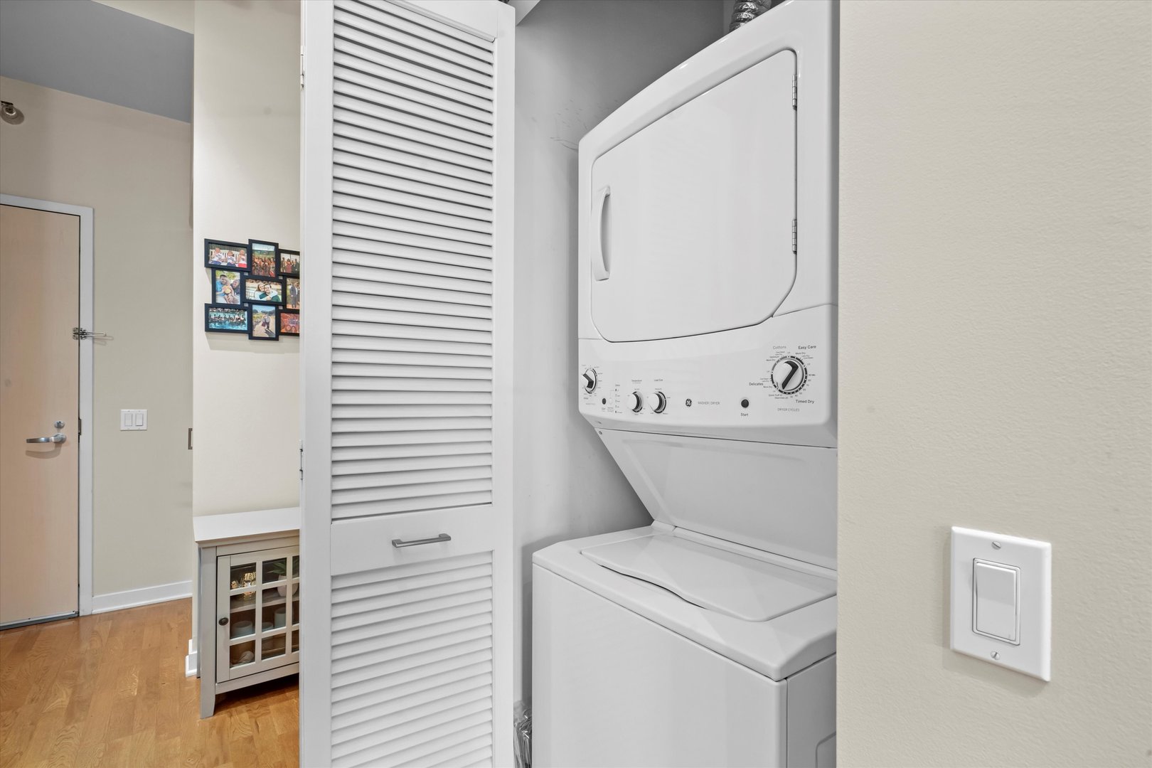 720 N LARRABEE Street Unit: 1302
