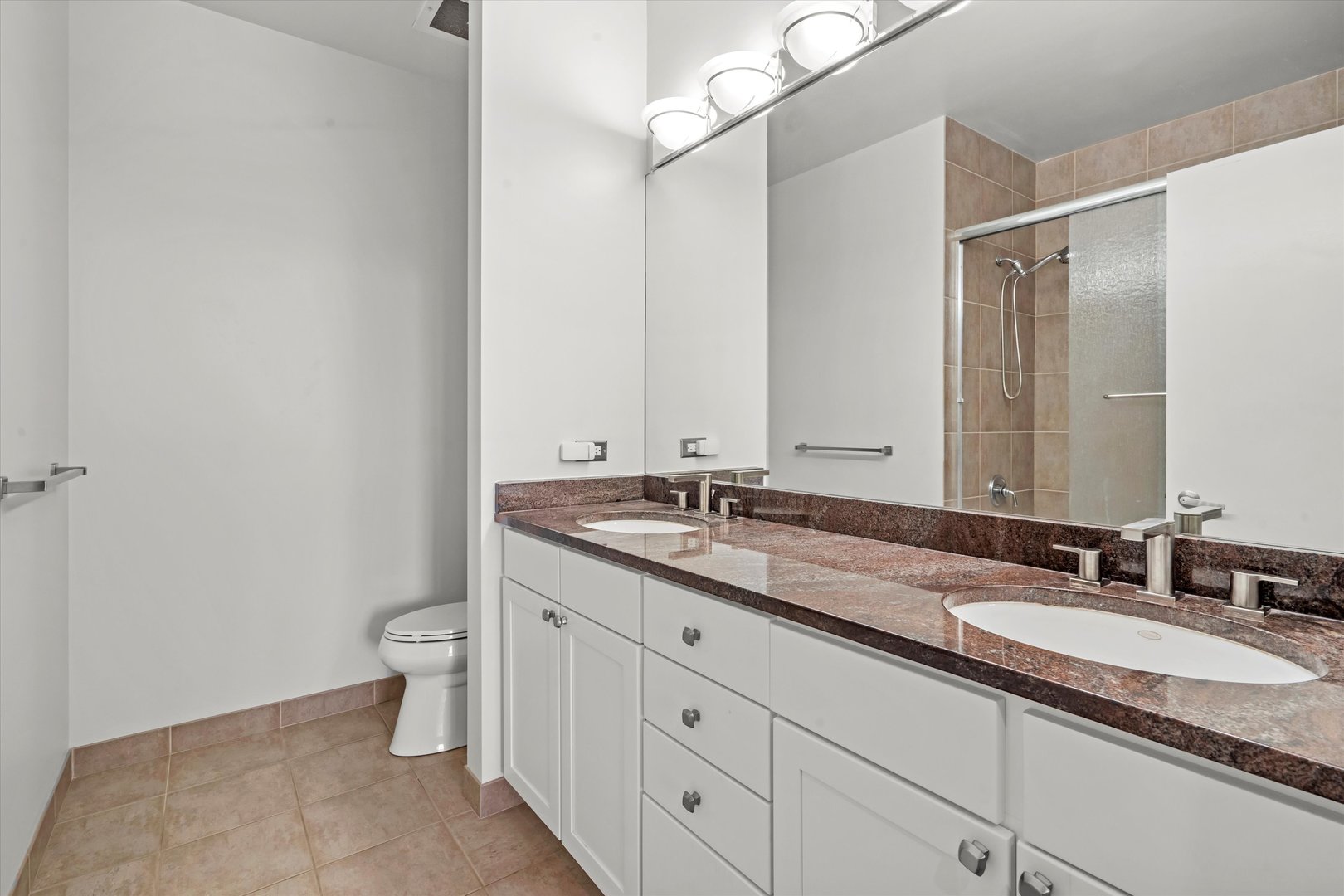 720 N LARRABEE Street Unit: 1302