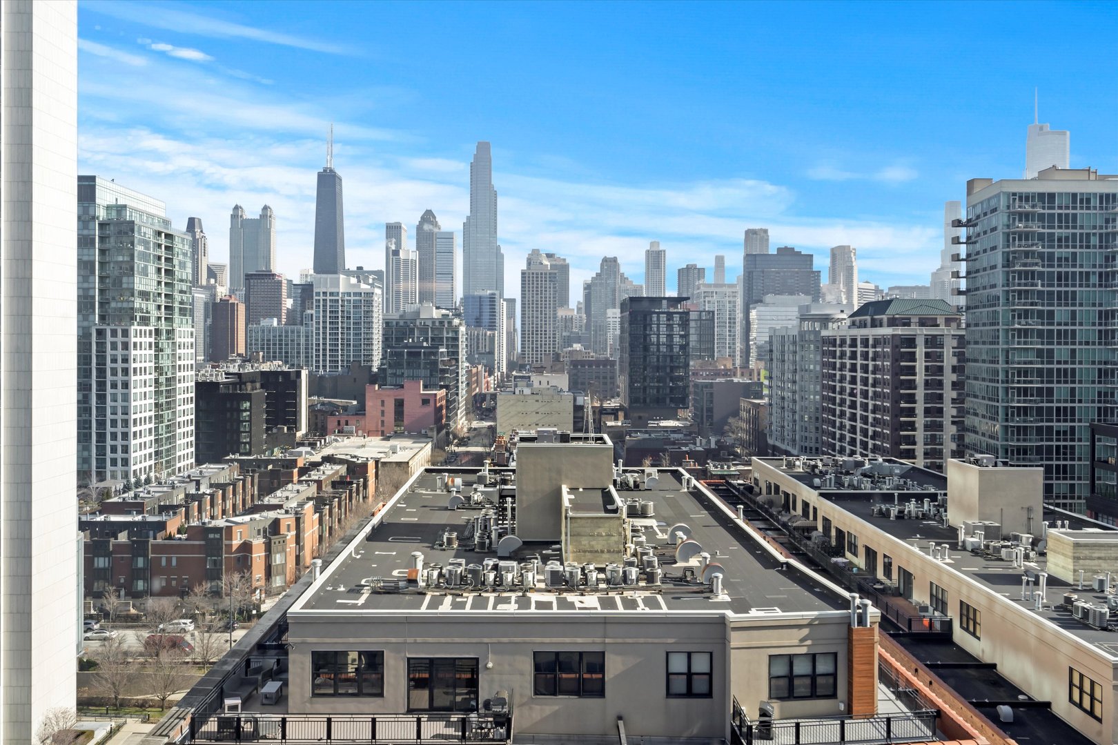 720 N LARRABEE Street Unit: 1302
