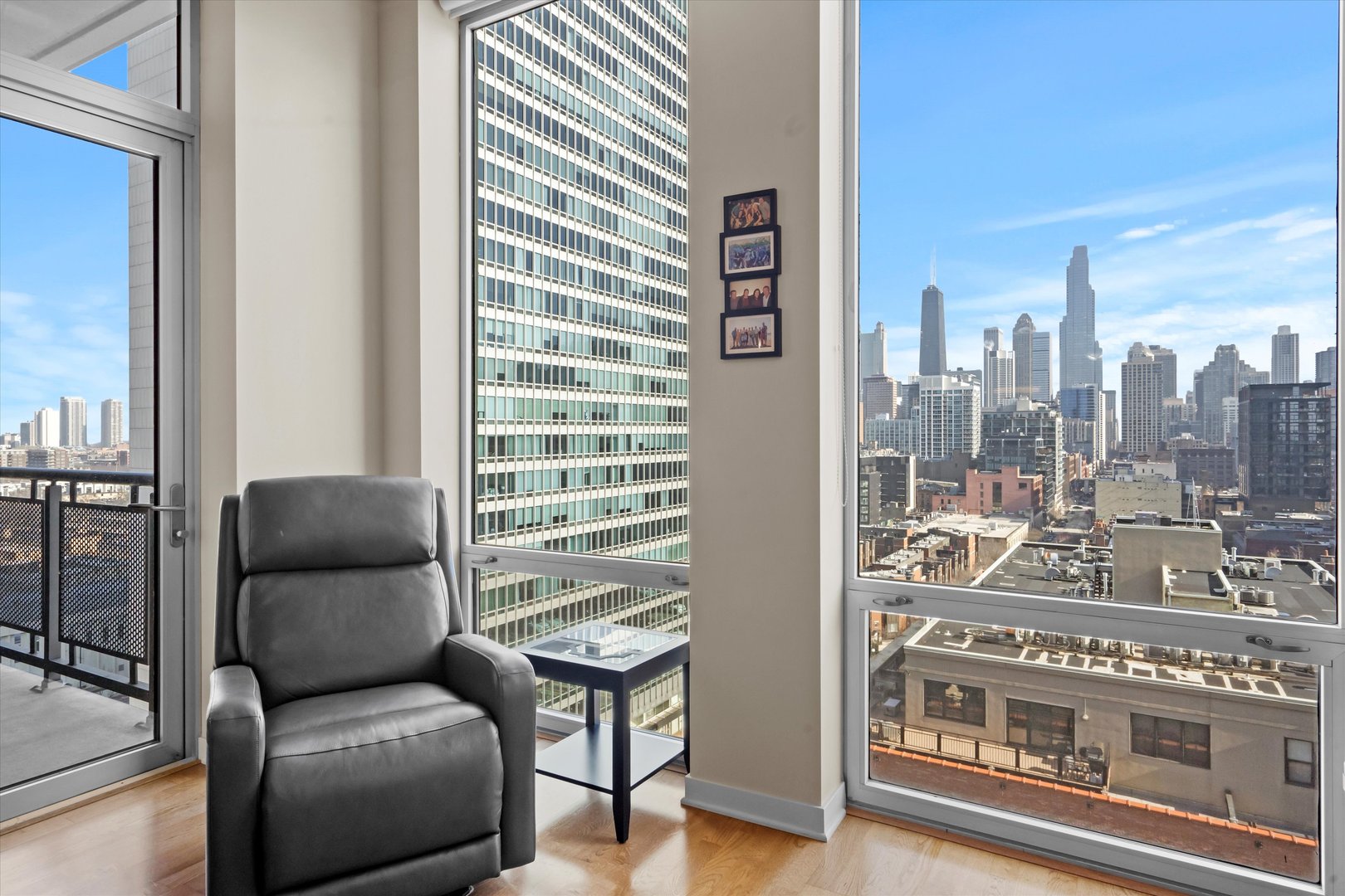 720 N LARRABEE Street Unit: 1302