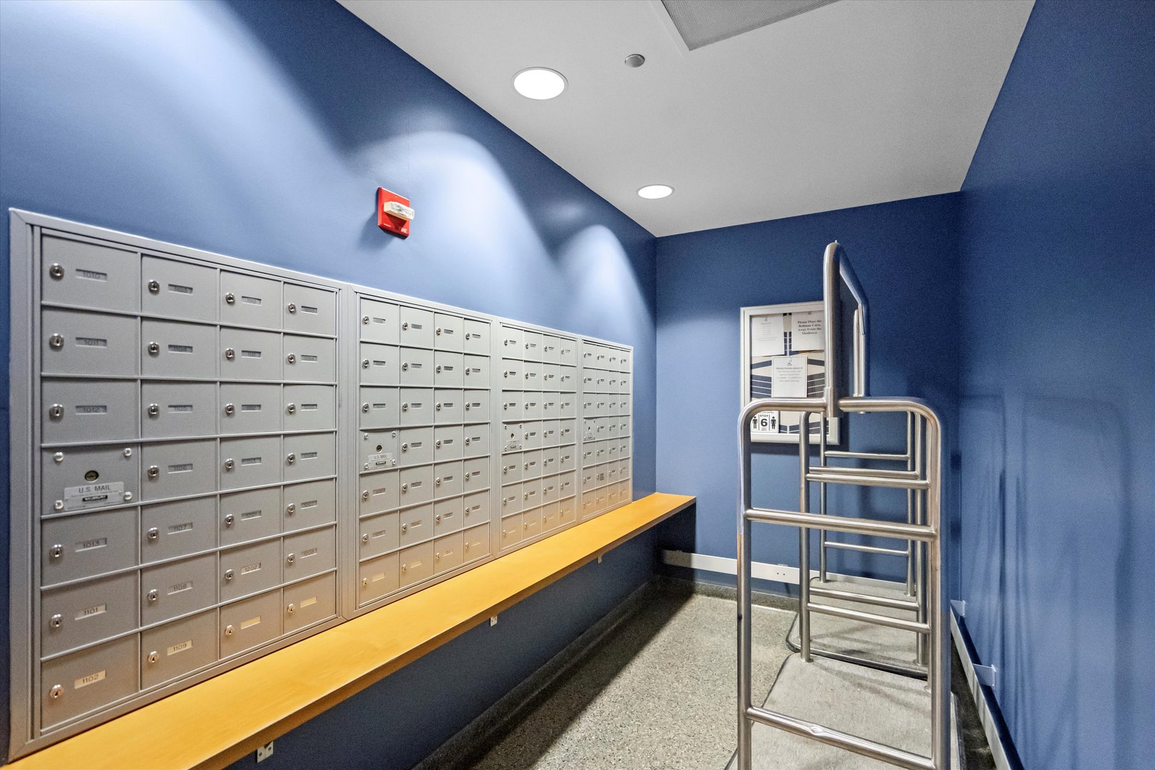 720 N LARRABEE Street Unit: 1302