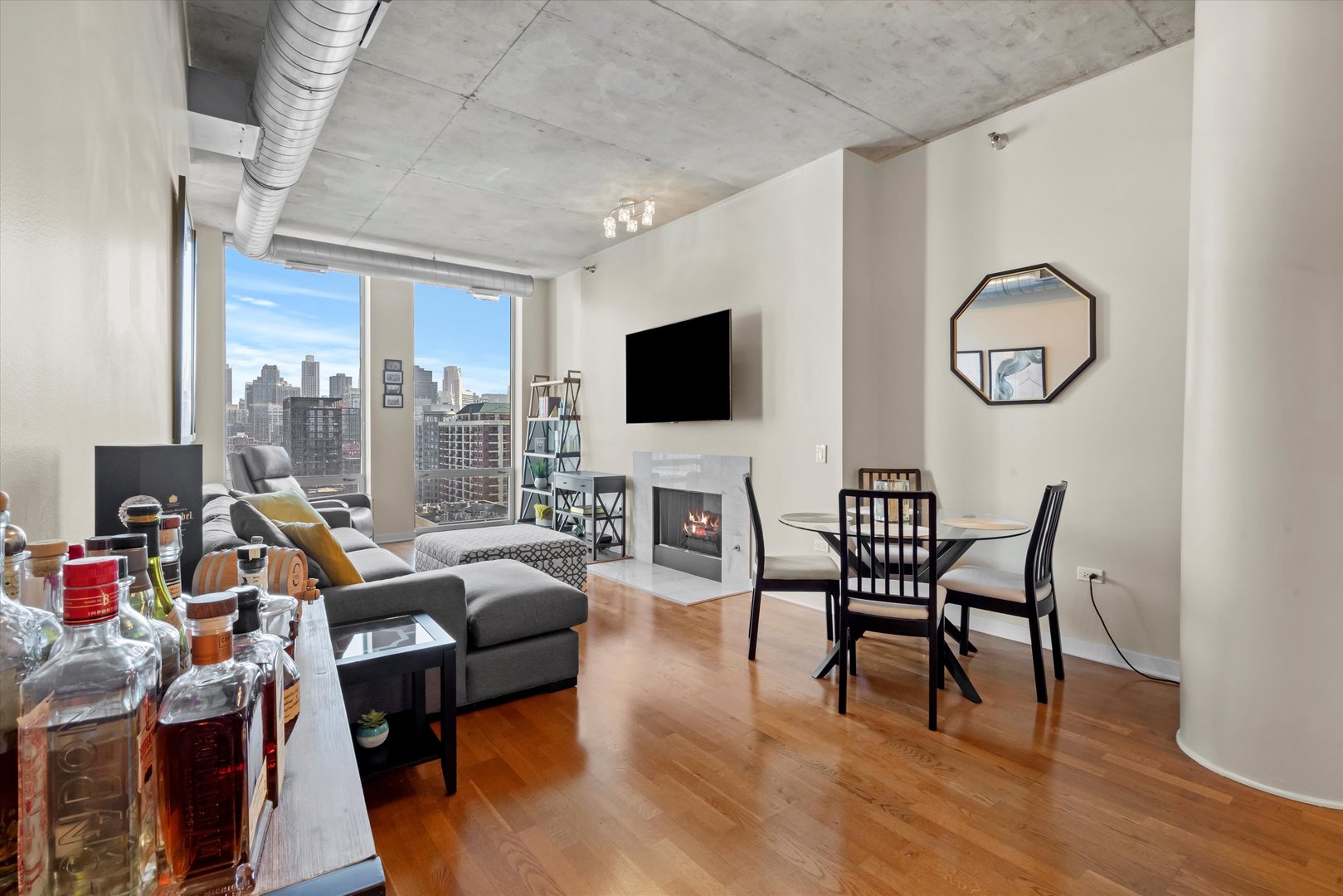 720 N LARRABEE Street Unit: 1302