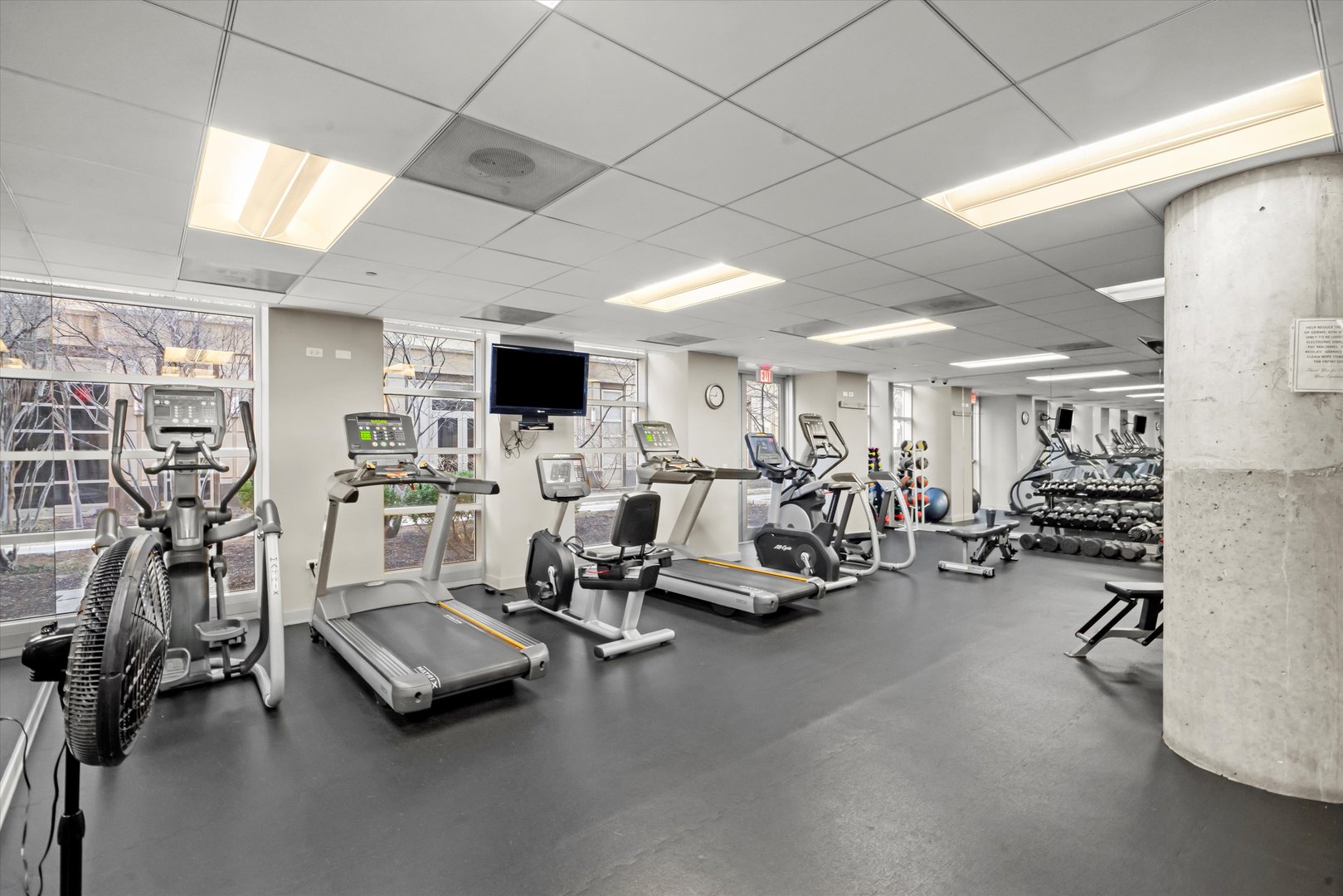 720 N LARRABEE Street Unit: 1302
