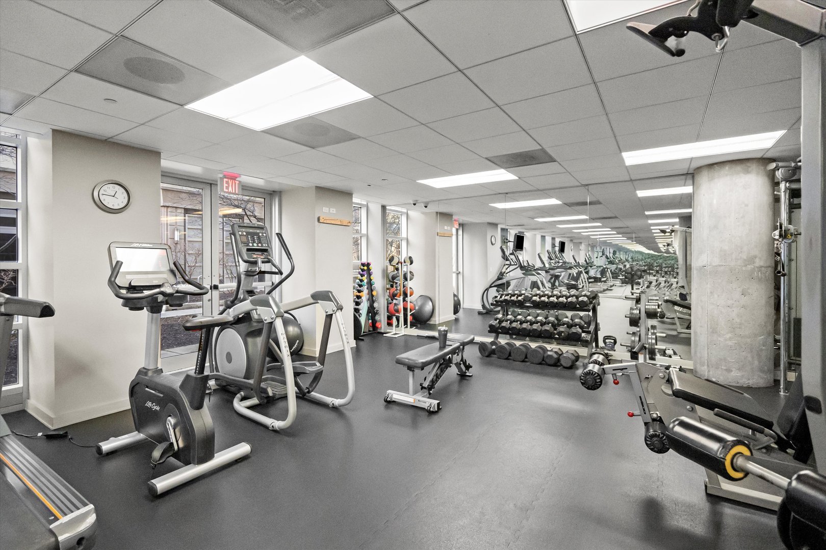720 N LARRABEE Street Unit: 1302