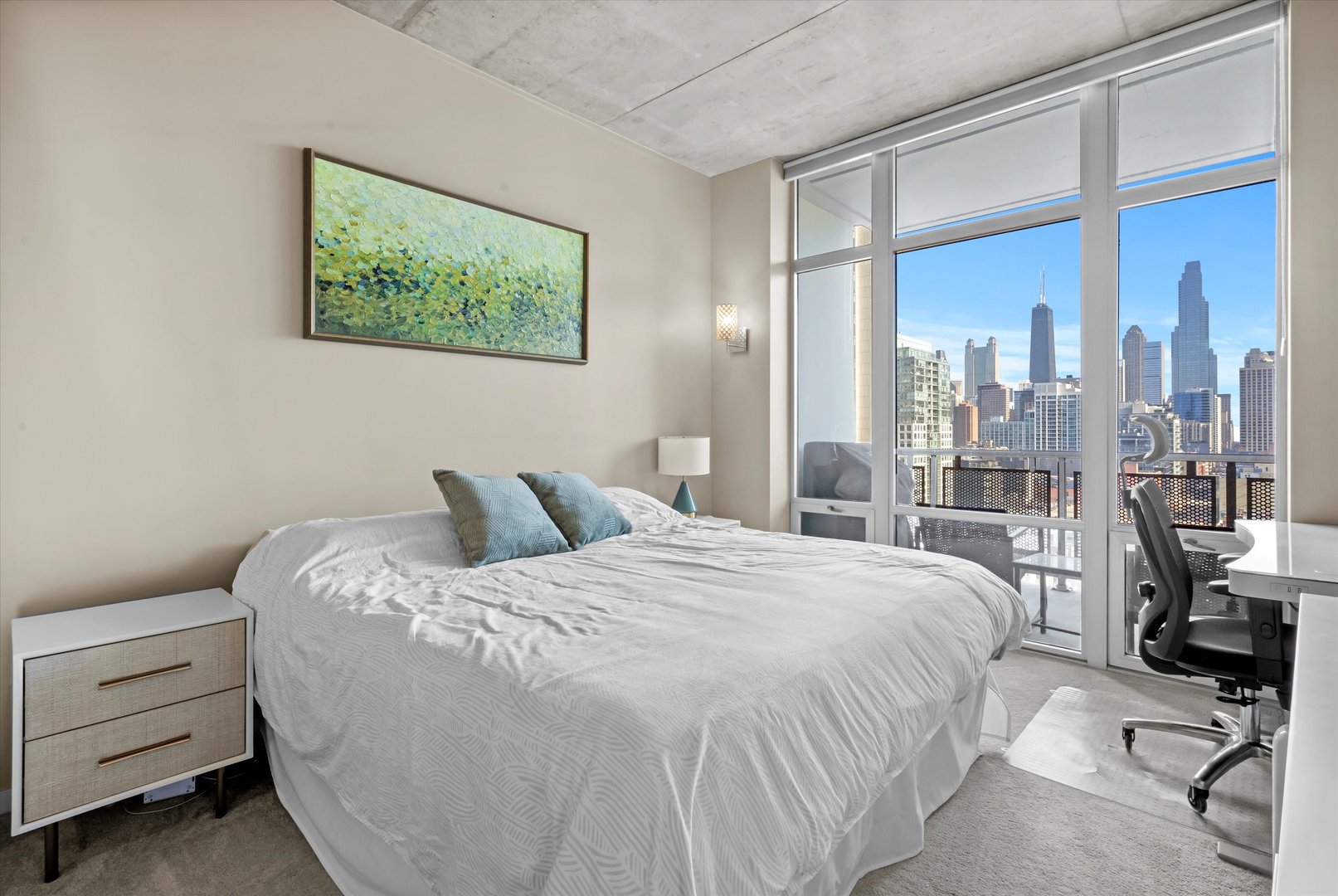 720 N LARRABEE Street Unit: 1302