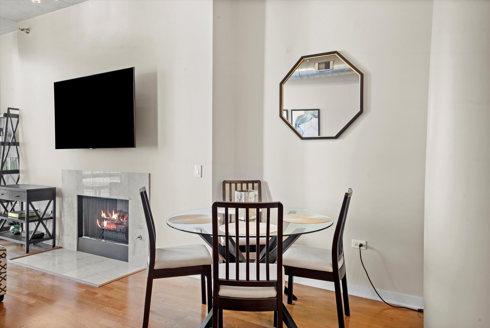 720 N LARRABEE Street Unit: 1302
