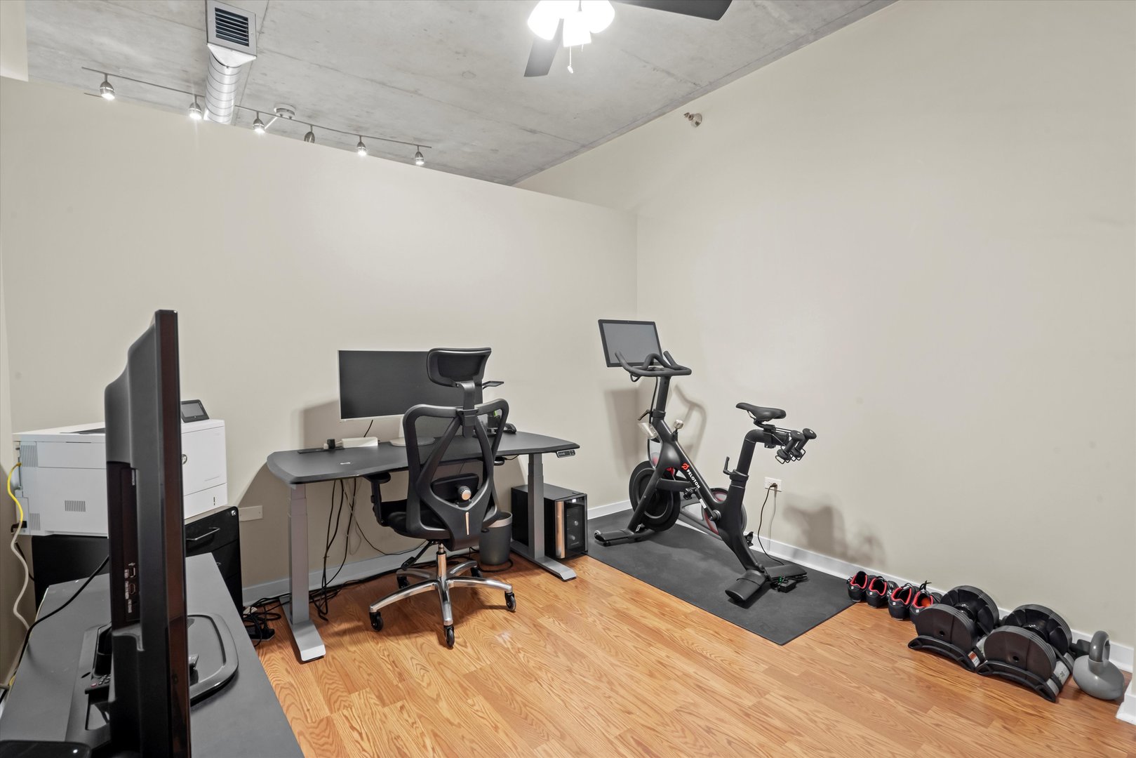 720 N LARRABEE Street Unit: 1302