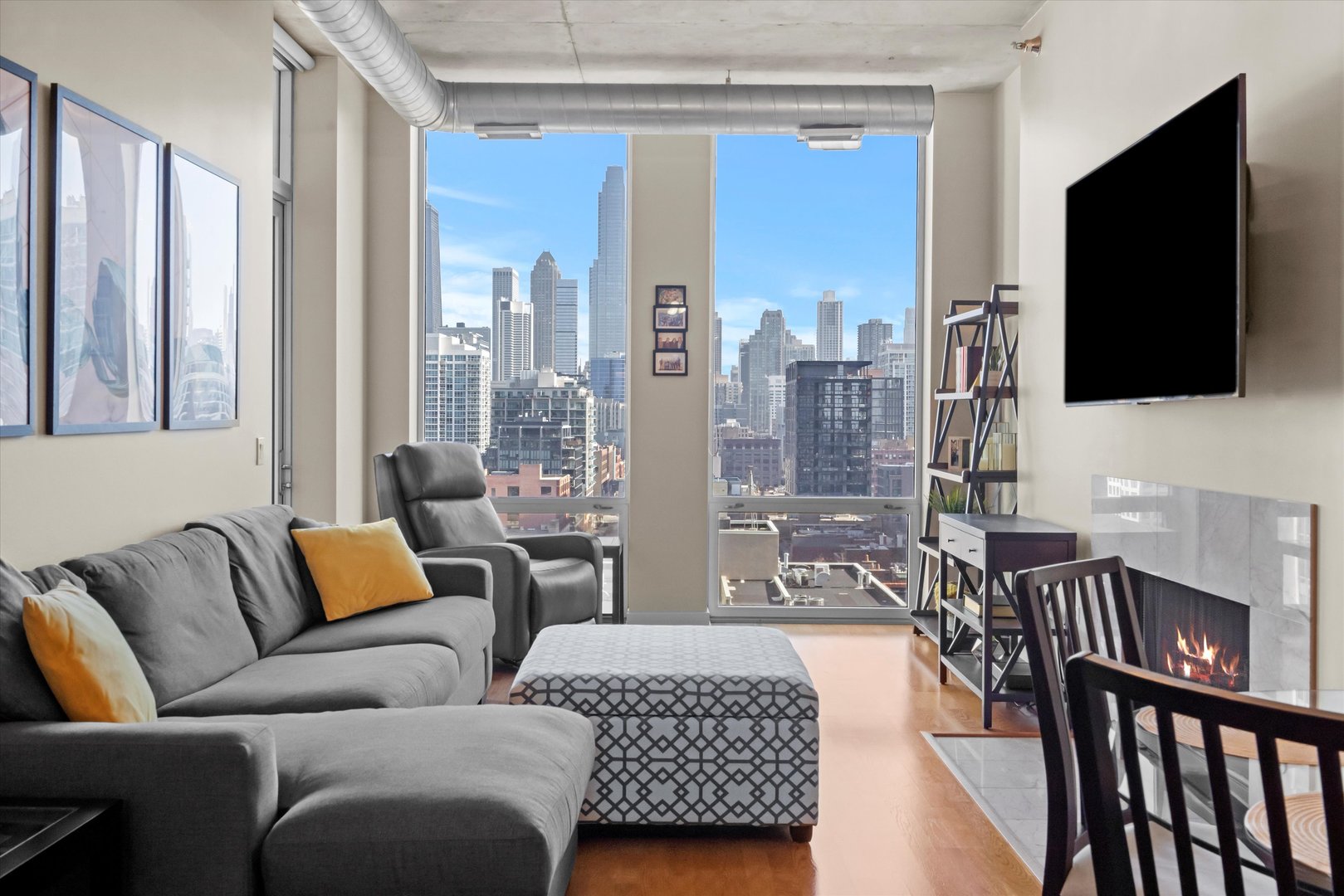 720 N LARRABEE Street Unit: 1302