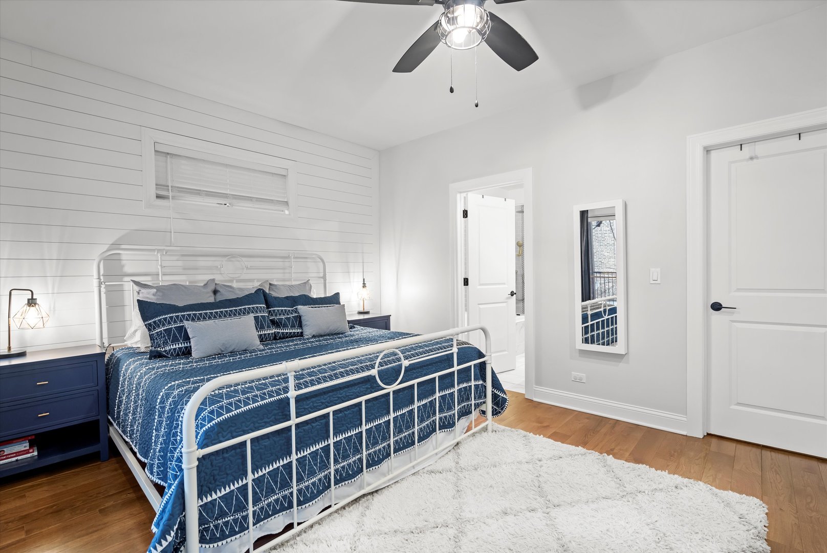 825 N Milwaukee Avenue Unit: 2R