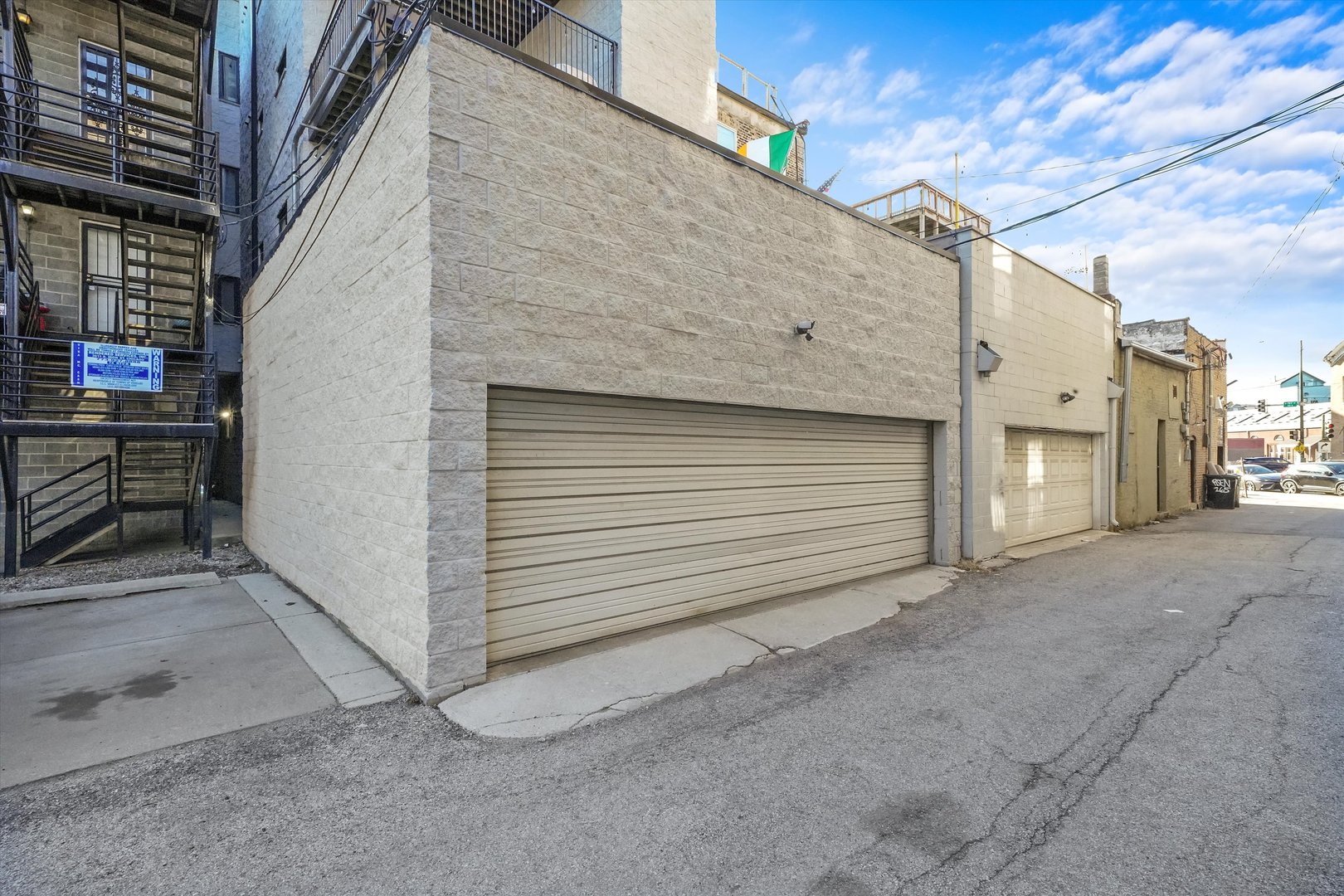 825 N Milwaukee Avenue Unit: 2R