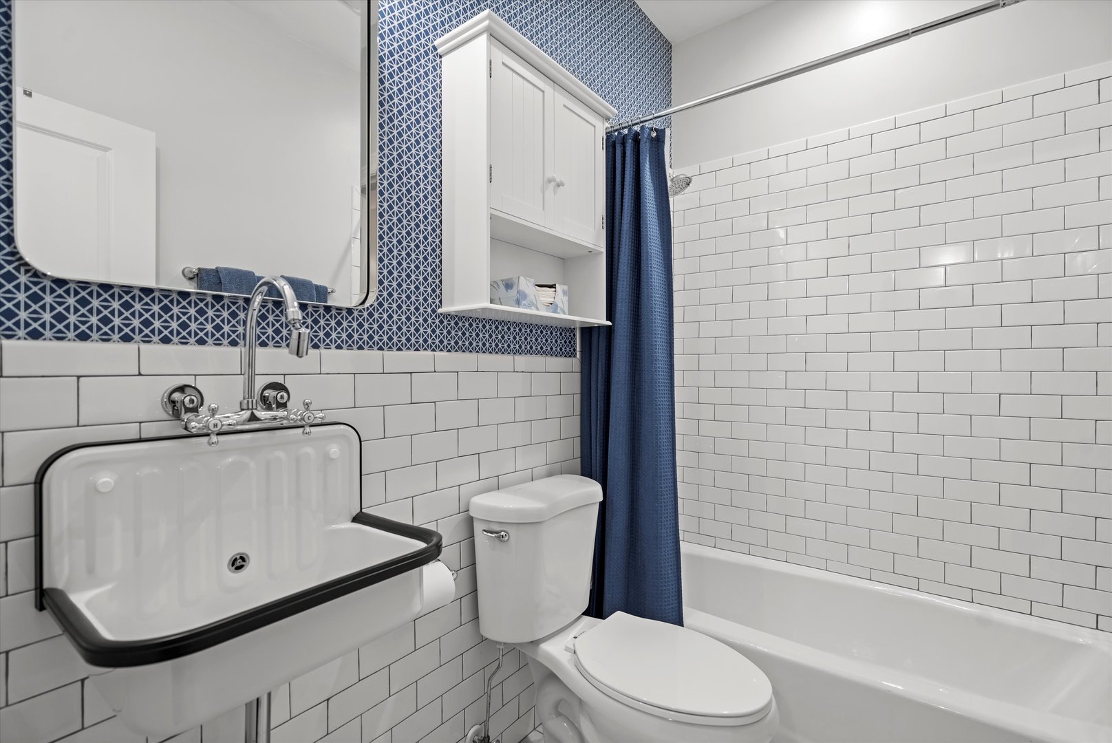 825 N Milwaukee Avenue Unit: 2R