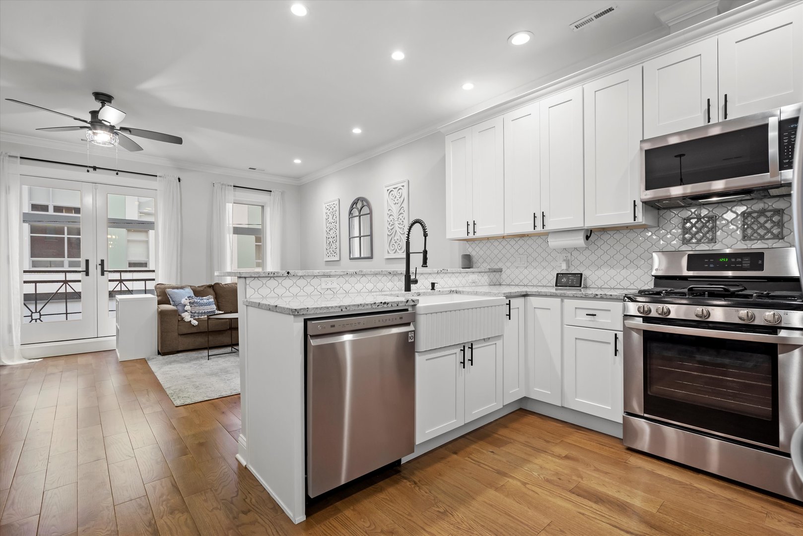 825 N Milwaukee Avenue Unit: 2R