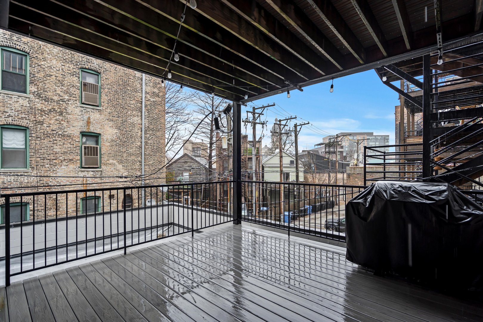 825 N Milwaukee Avenue Unit: 2R