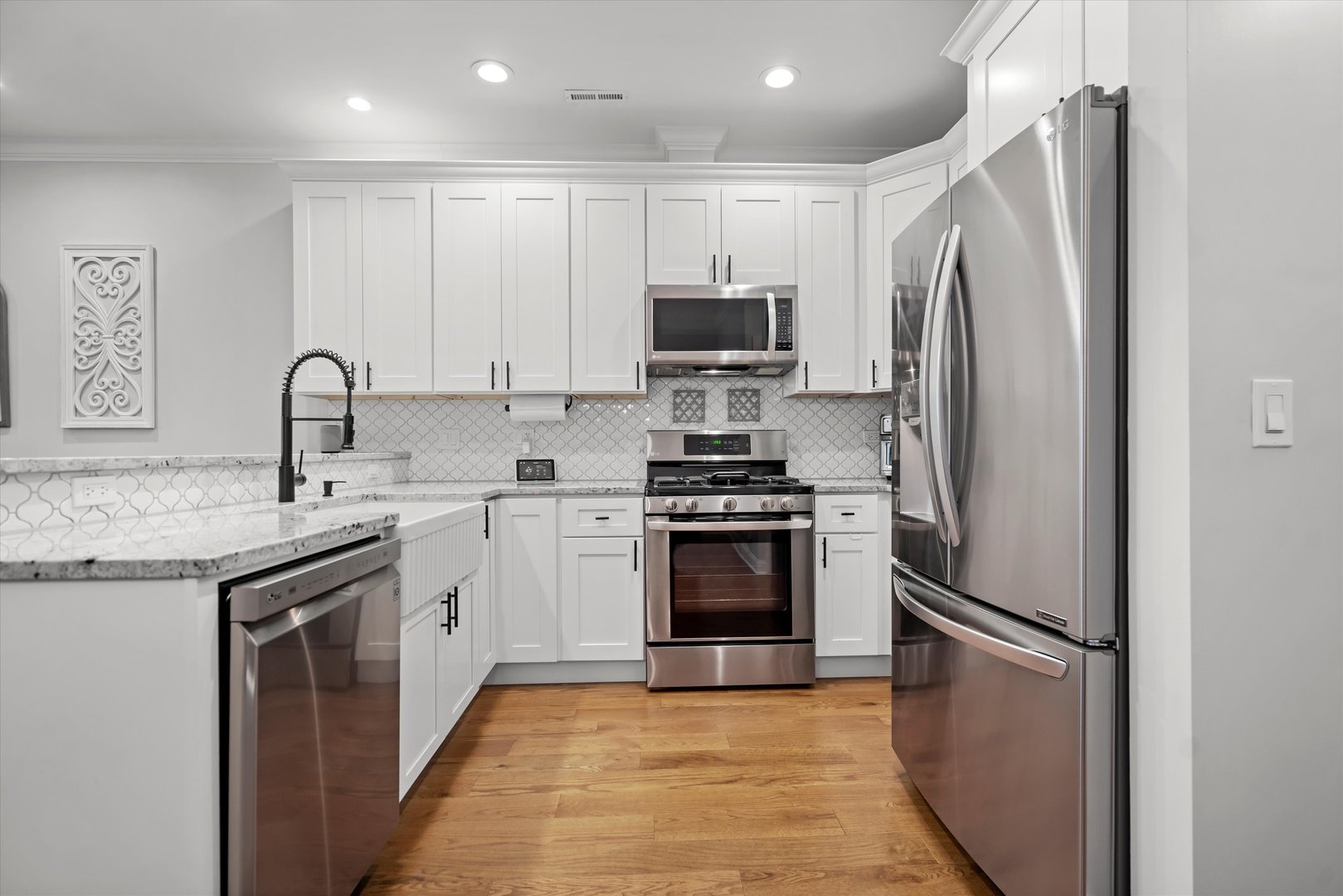825 N Milwaukee Avenue Unit: 2R