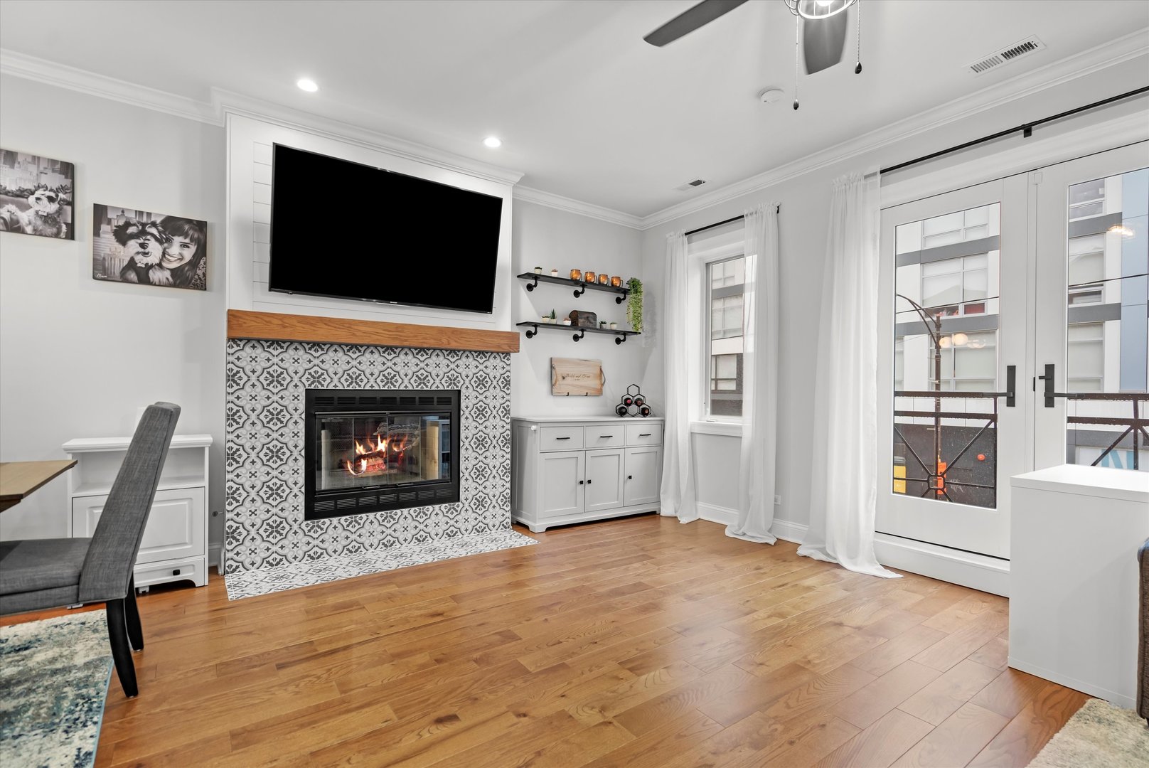 825 N Milwaukee Avenue Unit: 2R