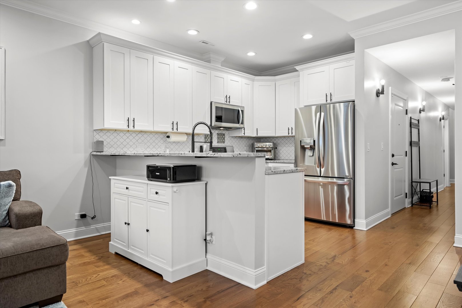 825 N Milwaukee Avenue Unit: 2R