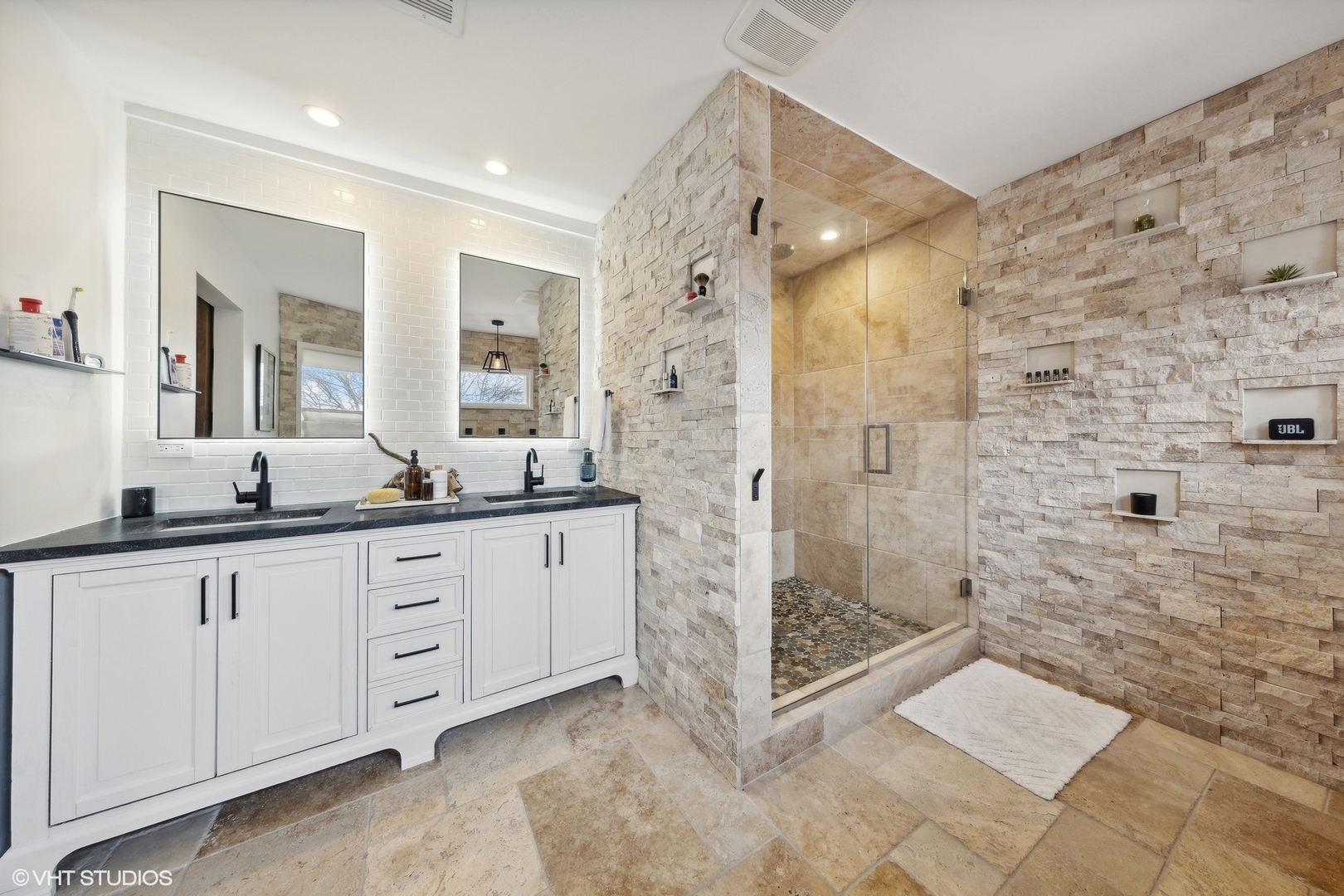 212 E Chicago Avenue