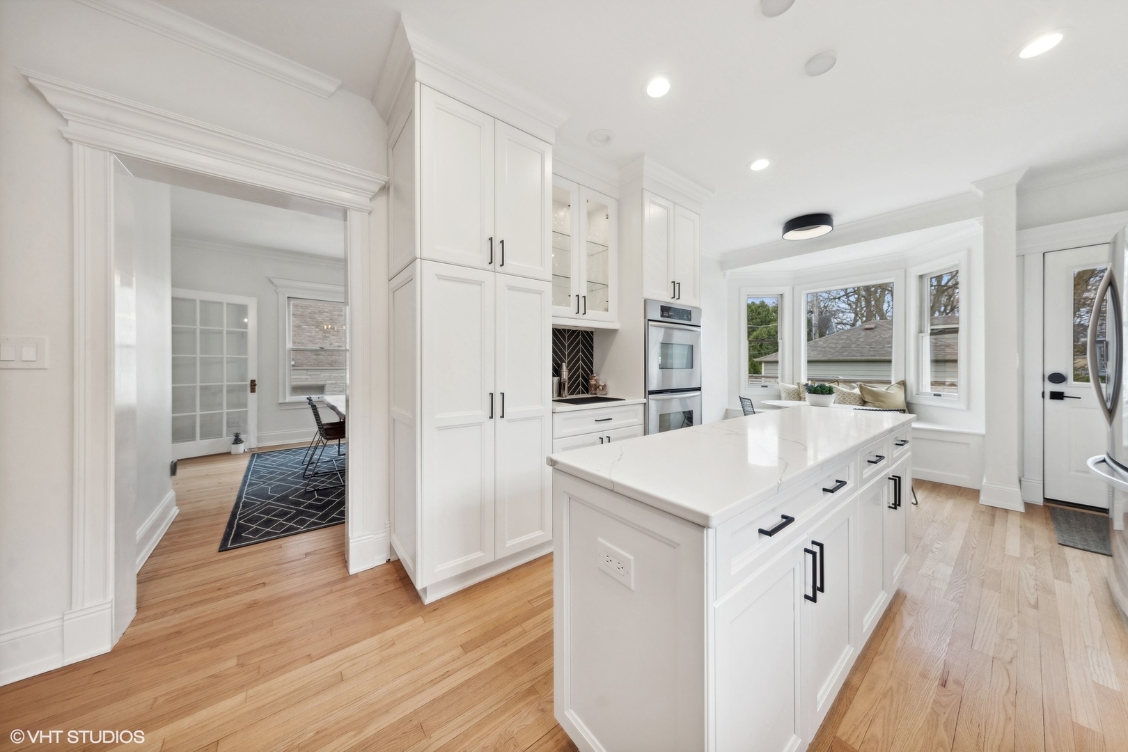 212 E Chicago Avenue