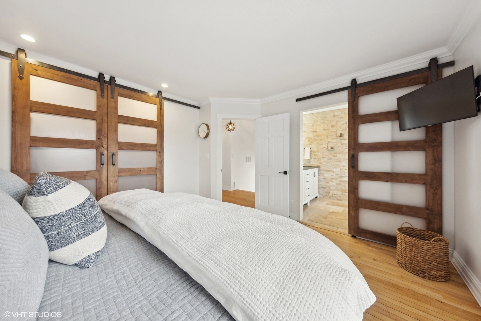 212 E Chicago Avenue