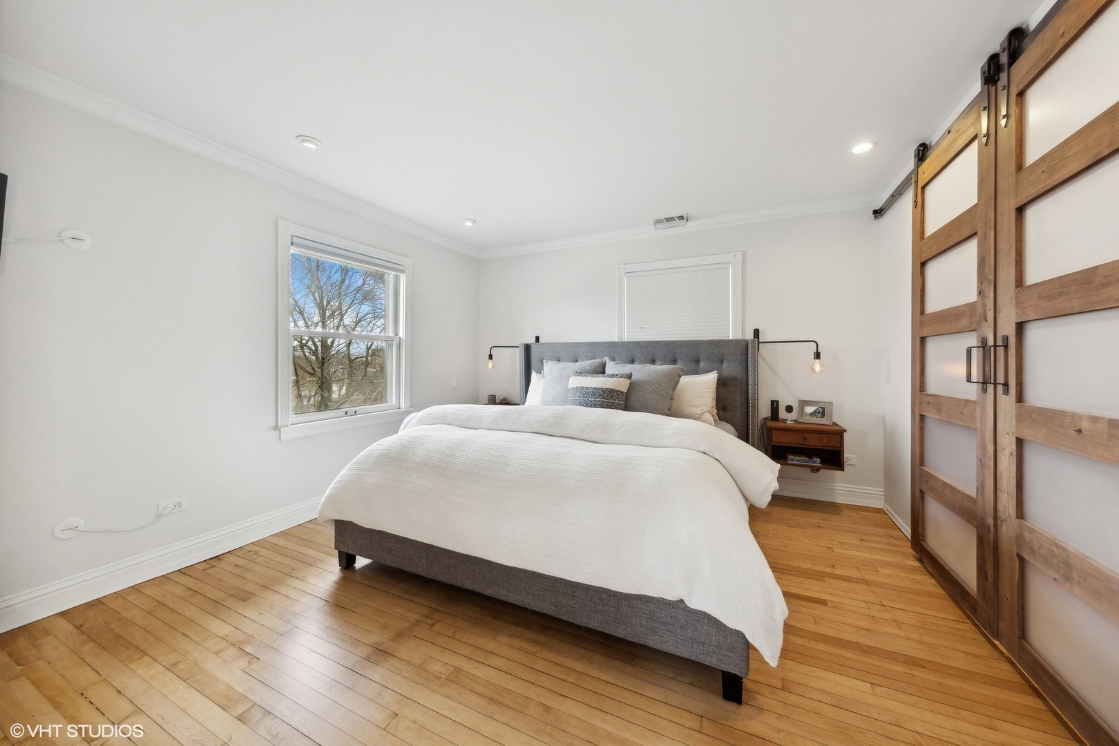 212 E Chicago Avenue